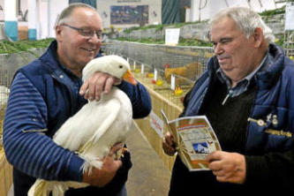 Michael Schlag mit Preisträger "Böhmische Gans" und Wolfgang Soroka